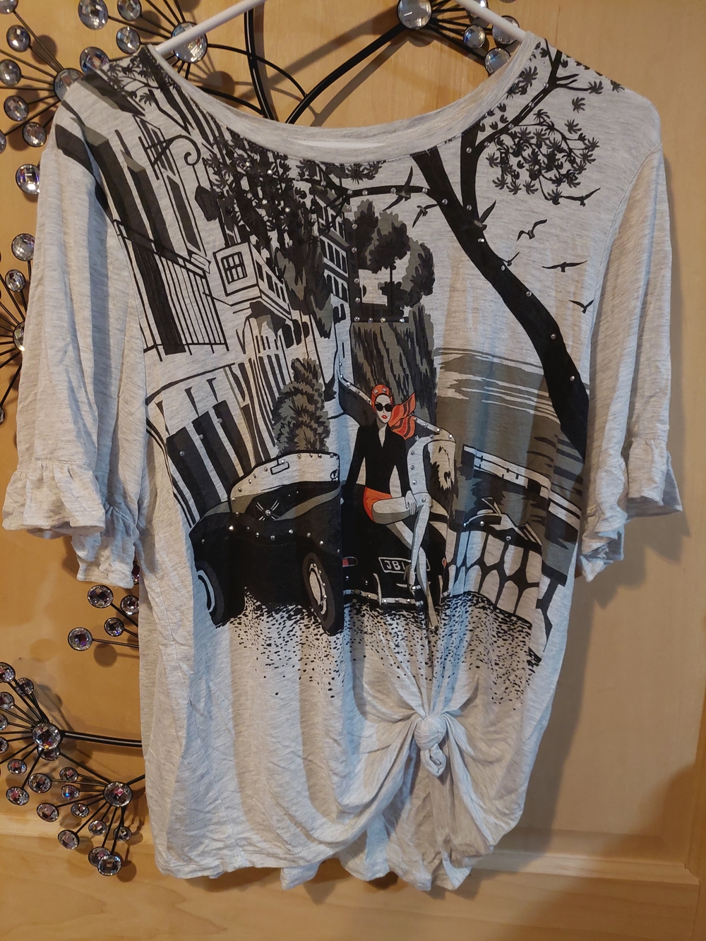 Women’s Graphic Knot-Front Tee - Light Gray with Black and Red Print